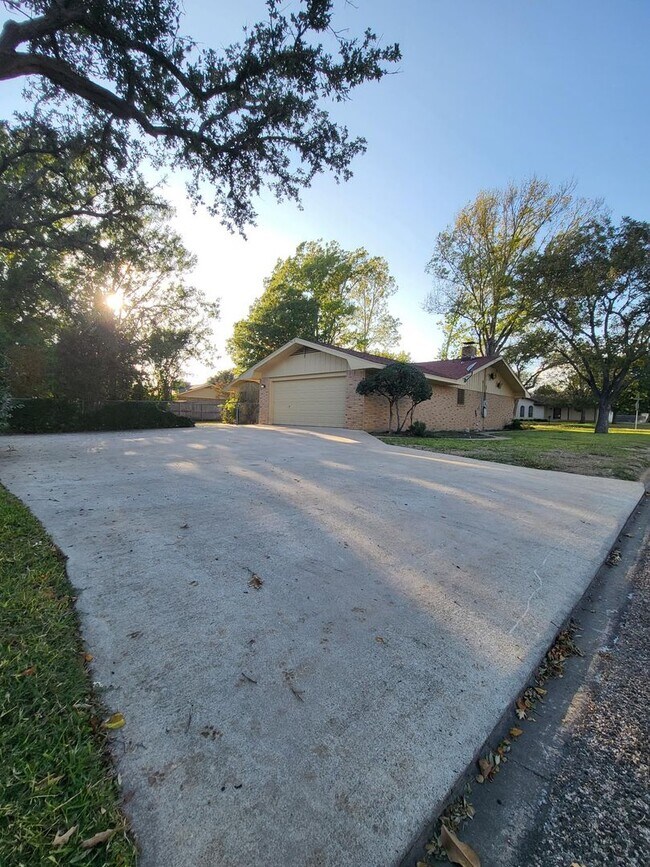 Foto del edificio - 119 Wedgewood Ln