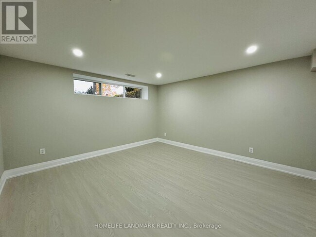 Photo du bâtiment - 38 Howarth Ave