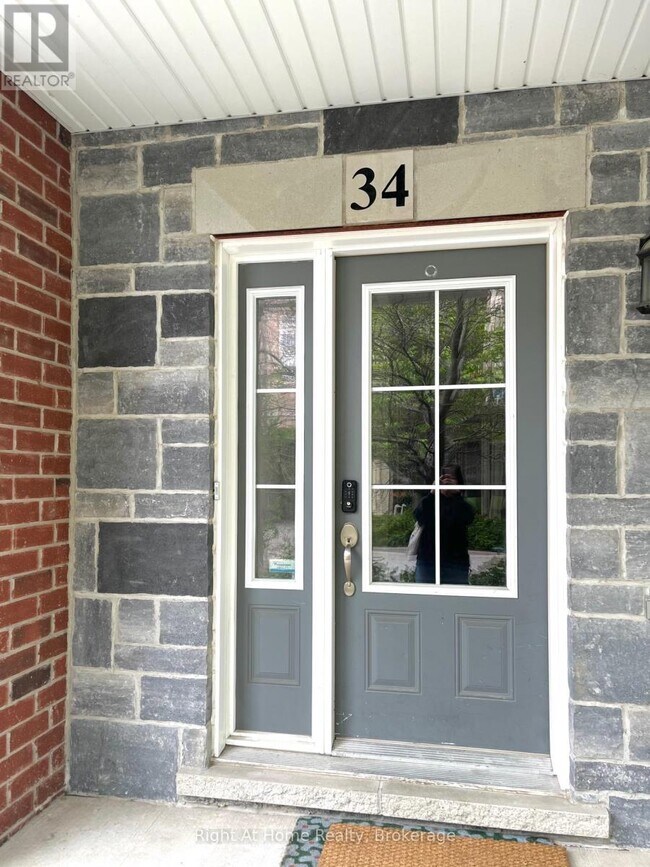 Photo du bâtiment - 181-181 Plains Rd W