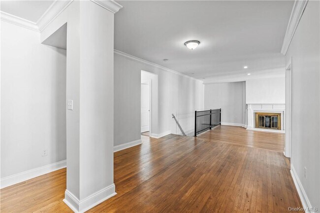 Building Photo - 250 Martine Ave