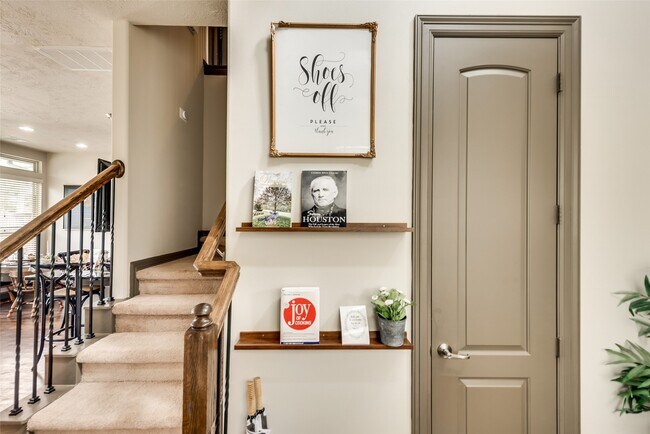 Building Photo - 86 Aventura Pl