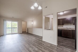 Building Photo - Pavilion Court Apartment Homes