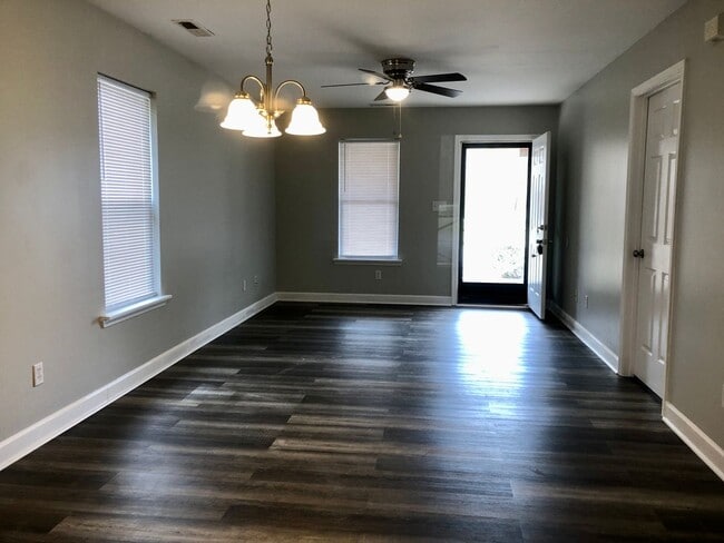 Building Photo - 2017 Grandhaven Dr