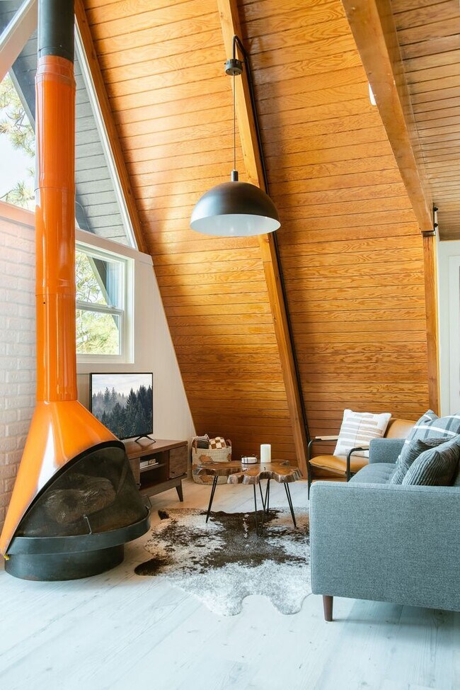 Foto del edificio - Fully Furnished Modern Mountain Cabin in Wrightwood 2 bedroom 1 bath