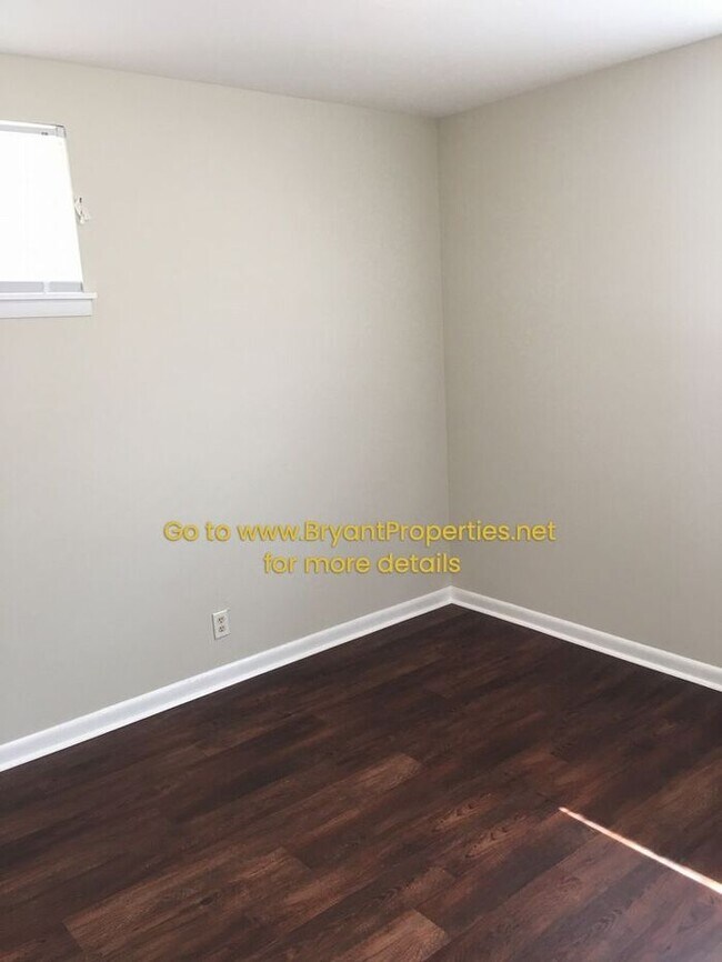 Foto del edificio - Hendersonville - 2 Bedroom Duplex Basement/Garage