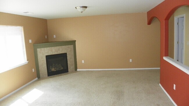 Foto del edificio - SW Bend House Near the Old Mill District, 4 Bdrms, 2.5 baths, A/C, Office/den, Dbl. Garage