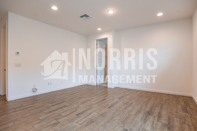 Foto del edificio - ONE MONTH FREE!!! Beautiful New Home Offer...