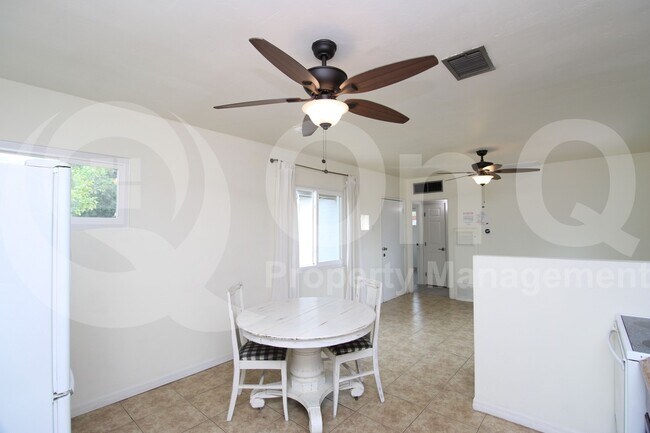 Building Photo - 50 E Valencia Dr