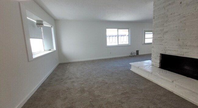 Building Photo - Beautiful University City Home