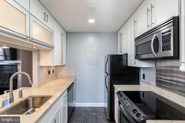 Building Photo - 1830 17th St NW