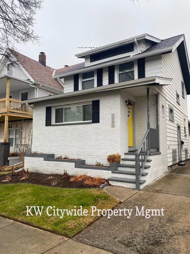 Building Photo - 1437 Maile Ave