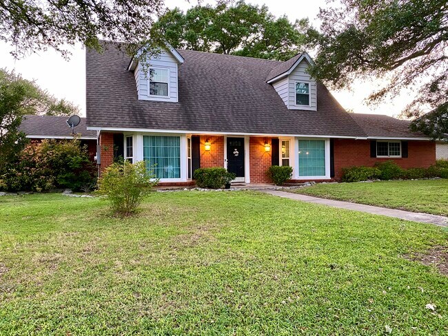 Building Photo - 9327 Fernglen Dr