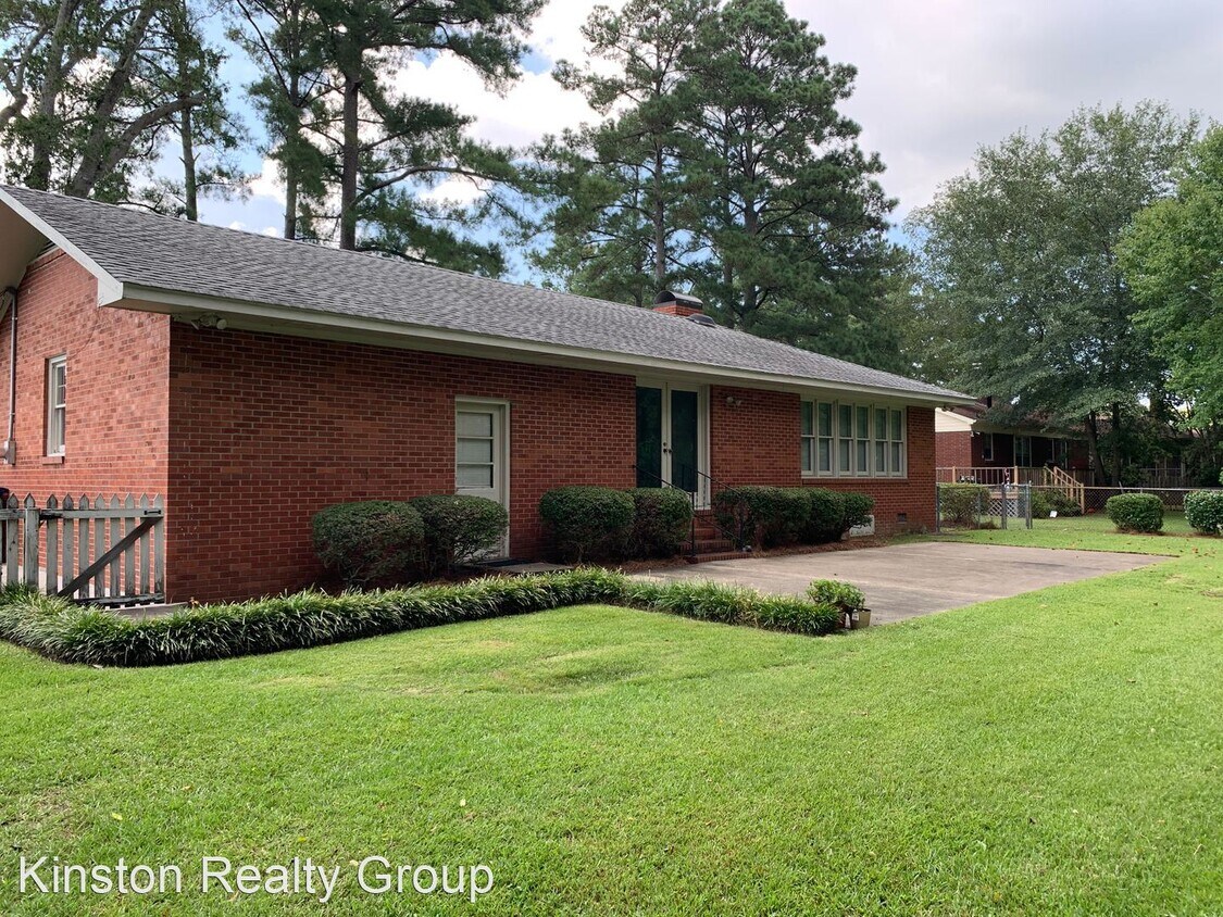 Building Photo - 3 br, 1.5 bath House - 2407 Hardee Road