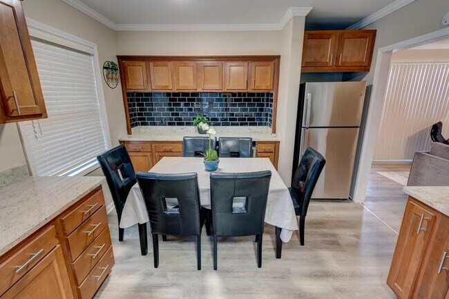 Foto del edificio - 1109 N Hawthorne Ln