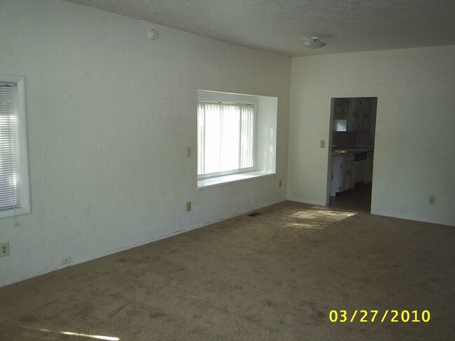 Building Photo - 1325 E Warm Springs Ave