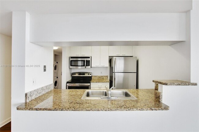 Building Photo - 1756 N Bayshore Dr