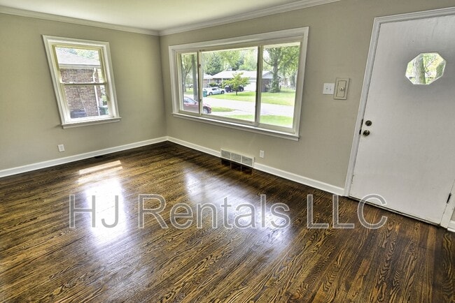 Building Photo - 9650 Cutler Dr