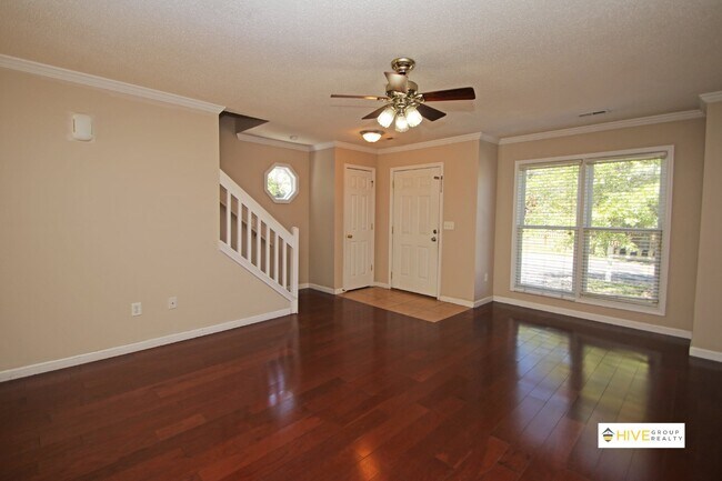Building Photo - 760 Camelot Ln