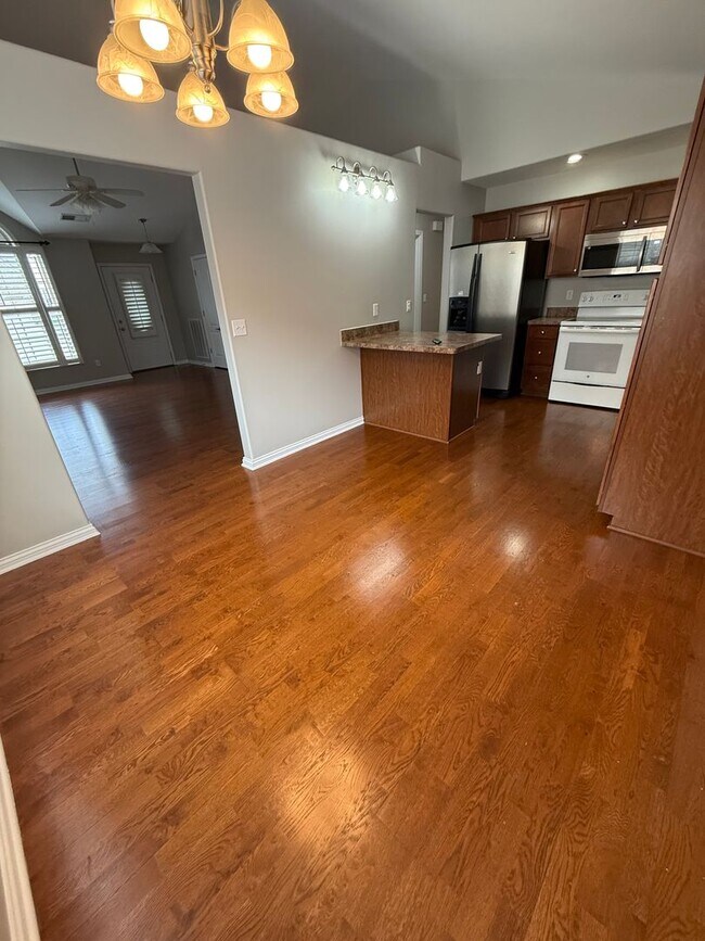 Foto del edificio - Charming 3-bedroom, 2-bathroom home located in the vibrant city of Lexington