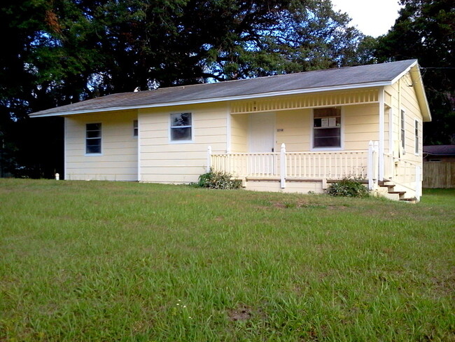 Building Photo - 3BR/2BA Home w/ a Deck!! NO APPLICATION FEE!