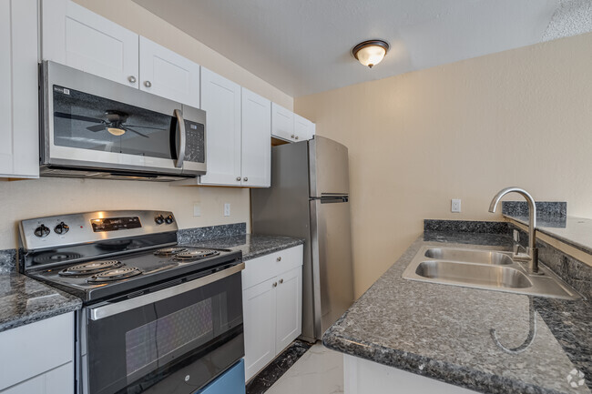 1BR, 1BA - 515SF - Kitchen - Country Creek Apartments