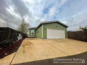 Building Photo - 1313 Bramblewood Ln