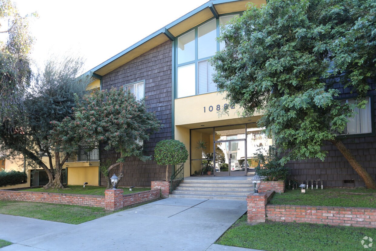 Foto del edificio - 10882 Rose Ave