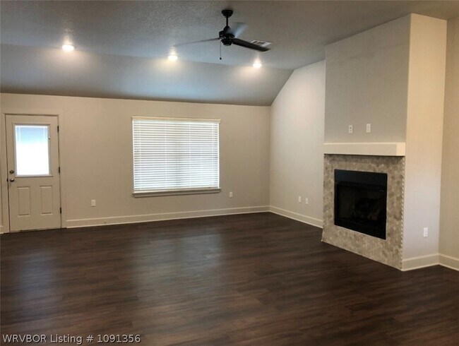 Building Photo - 9826 Willowbrook Loop