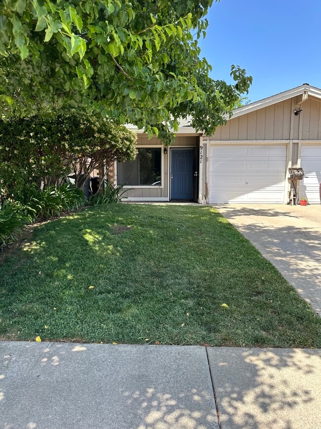 Building Photo - 9121 Nasreen Dr