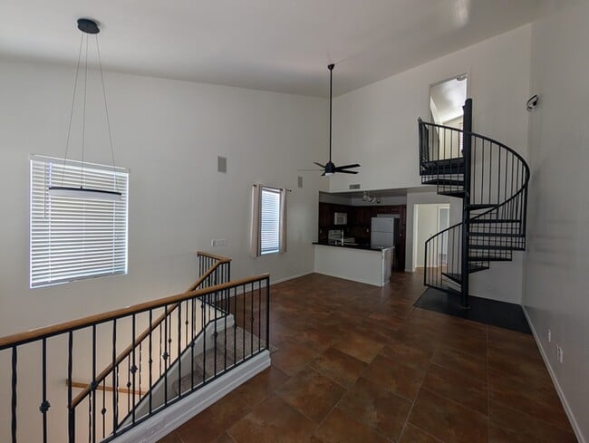 Building Photo - Tramonto Townhome - Tri-level