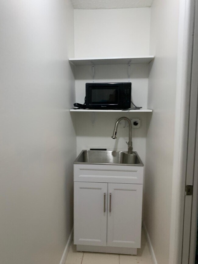 Foto del edificio - 5231 SW 7th St