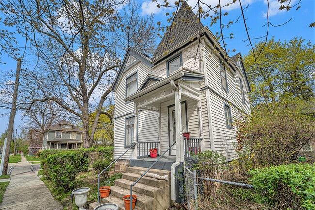 Photo - 218 Woodward St House