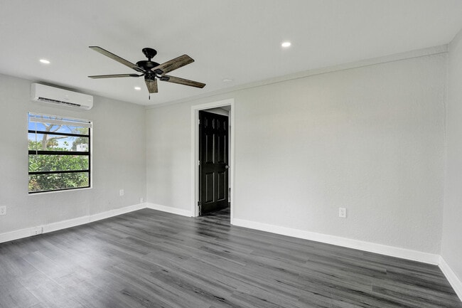 Building Photo - 234 NE 14th Ave