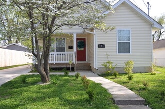 Building Photo - 721 Golfview Dr