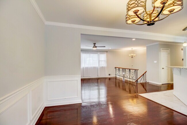 Building Photo - 9405 Garden Cir