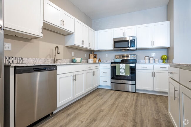 2BR, 2BA - 1,243 SF - Kitchen - The Slate