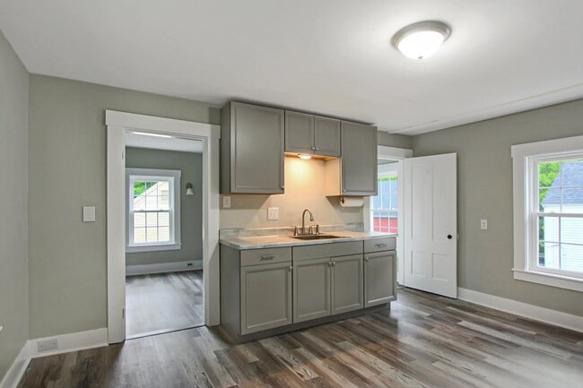 Building Photo - 35 Souhegan St