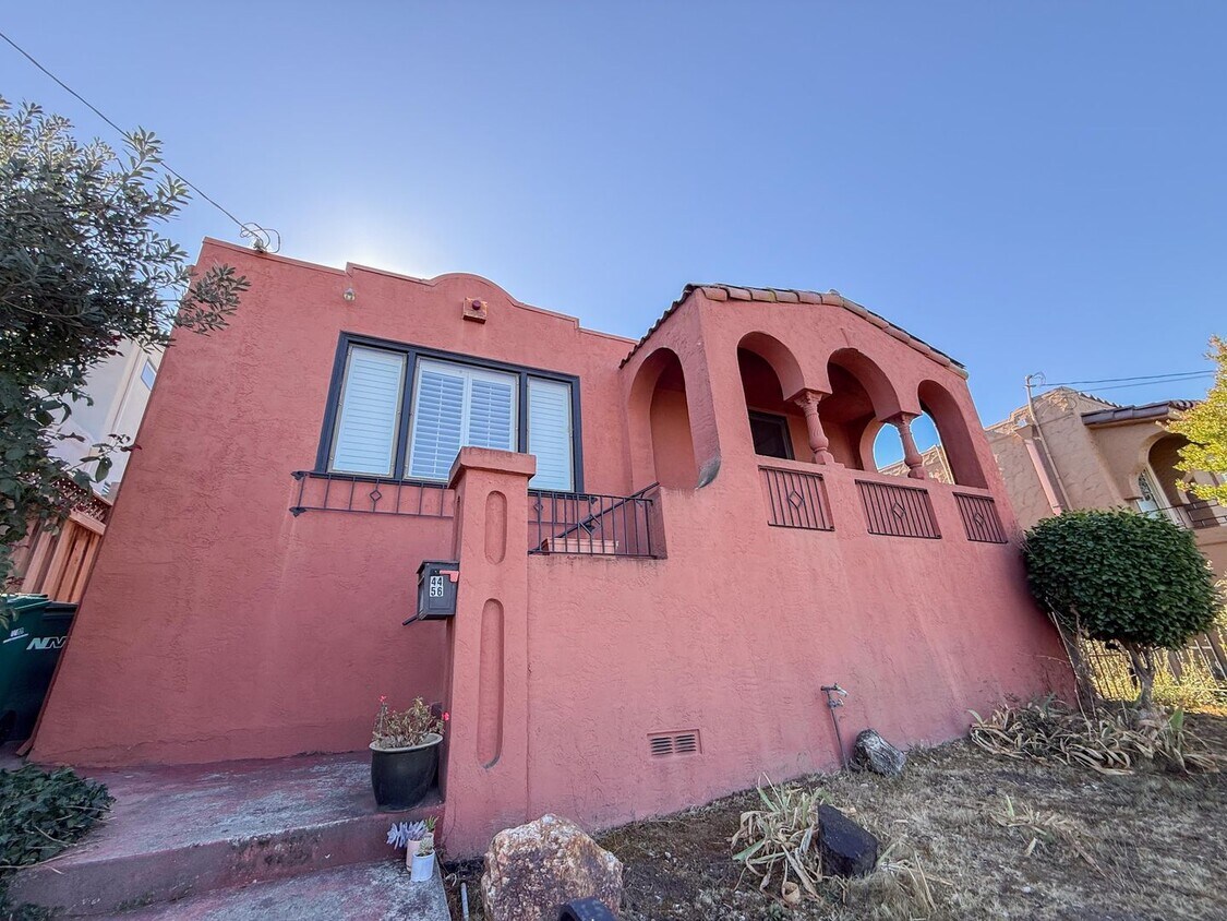 Detached Single Family Home in Peidmont Ne... - Detached Single Family Home in Peidmont Ne...