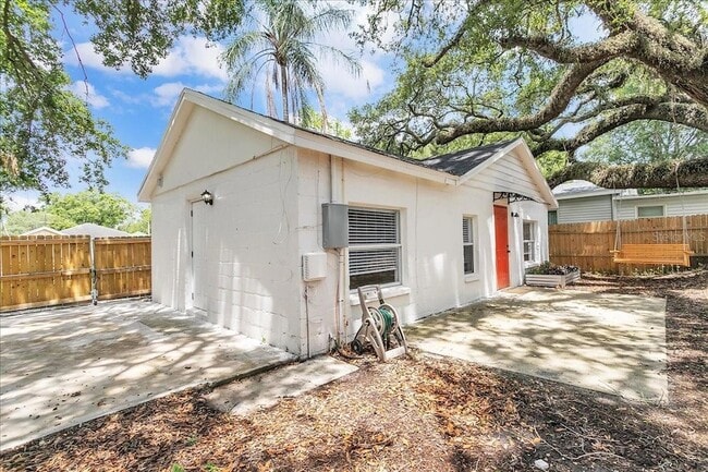 Photo - 6008 N Tampa St House
