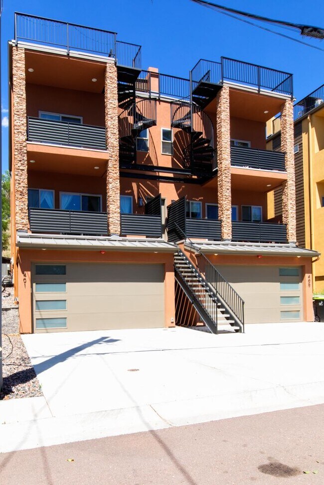 Building Photo - BEAUTIFUL Robbin Place 4 BD/3.5 BA Contemp...