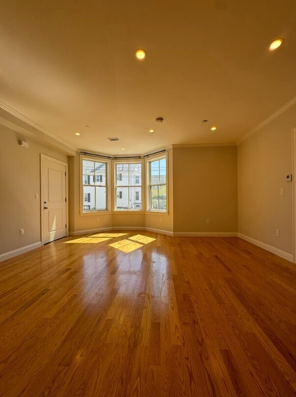 Building Photo - 56 S Waverly St