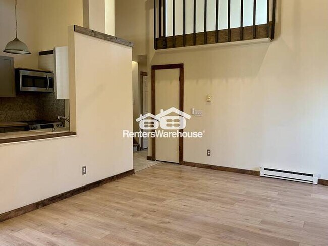Building Photo - Recently Updated 2 Bedroom 1 bath Condo in Meadow Hills