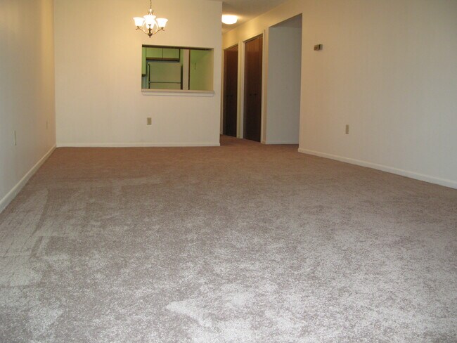 Building Photo - 121 Cluff Crossing Rd
