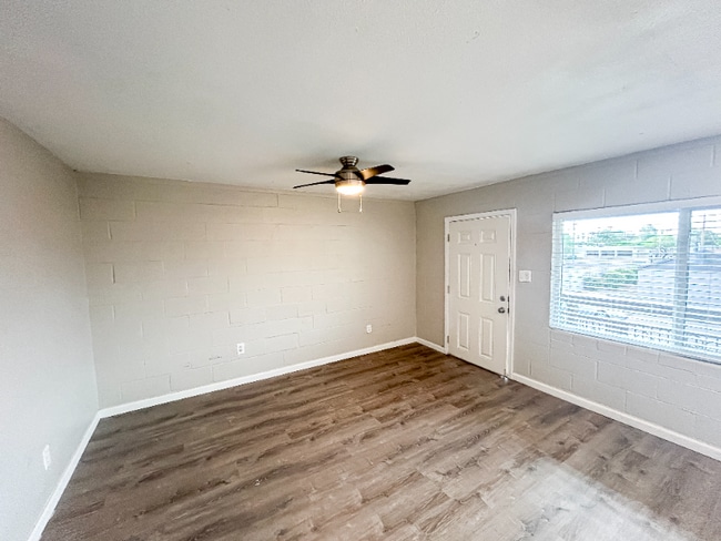 Building Photo - 1110 E Highland Ave