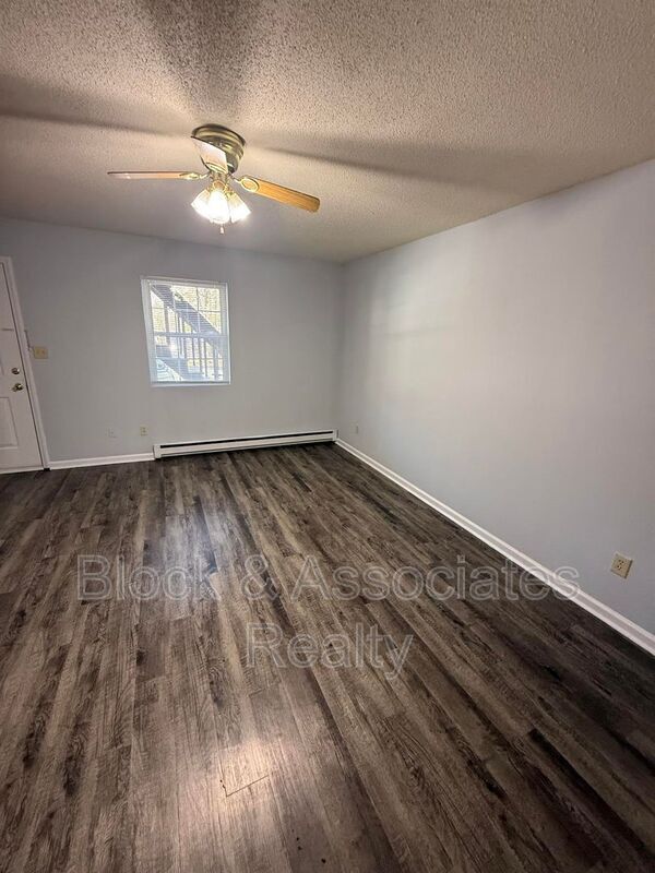 Foto del edificio - 304 Reece Ave