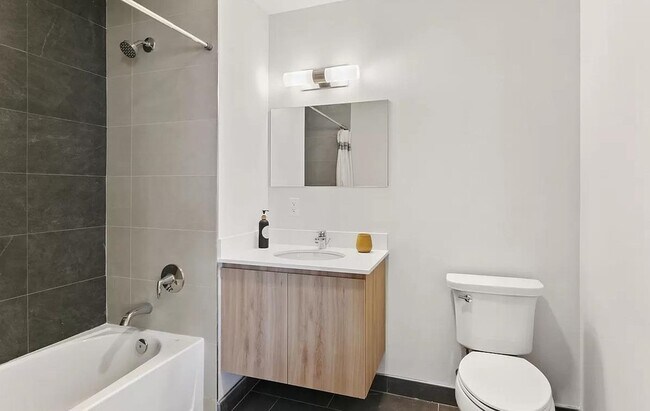Foto del edificio - 75 Jordan Avenue Unit 602