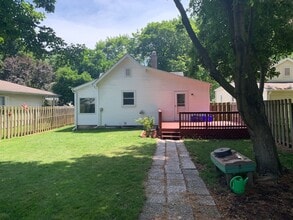 Building Photo - 213 W Conrey St