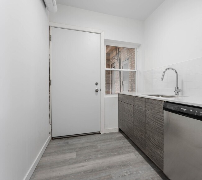 Foto del edificio - 1712 W Glenlake Ave