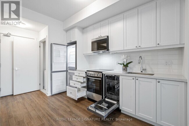 Building Photo - 51 Clarington Blvd