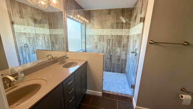 Building Photo - 3505 Godfrey Dr